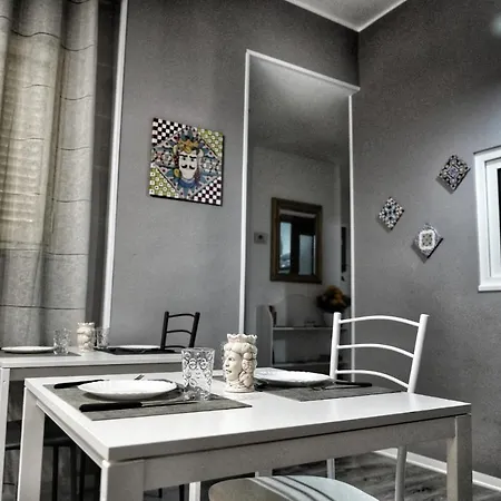 Couette-café La Casa Del Moro - Al Politeama 3*